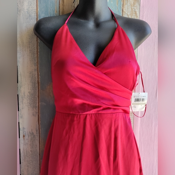 Elegant Red Halter Dress - Picture 7 of 16